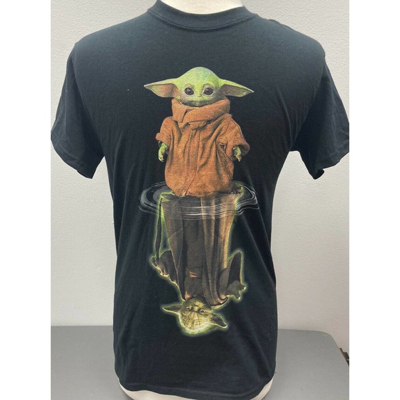 The Mandalorian Baby Yoda T-Shirt Small Star Wars Jedi Reflection Grogu Mando - Picture 1 of 6
